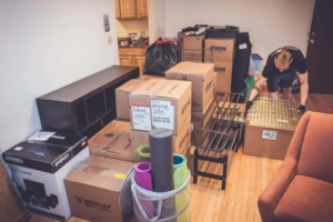 Packing boxes for a move, Flash Moving